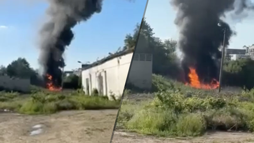Incendiu în spatele unui centru comercial: Pompierii au intervenit