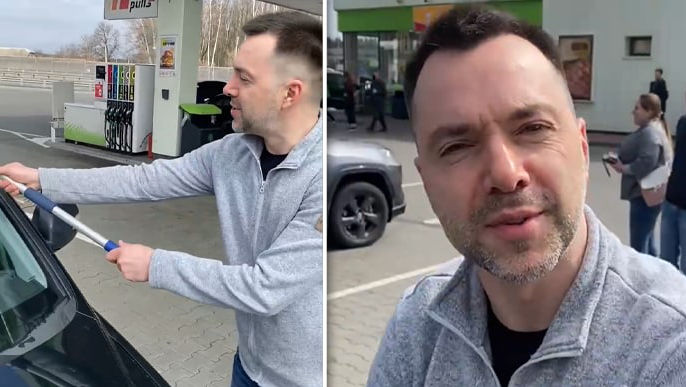 Alexei Arestovici, filmat cum spală o mașină: M-am angajat la benzinărie