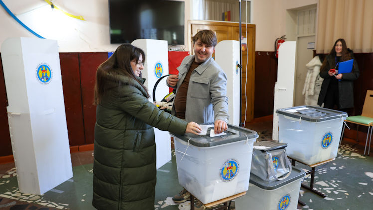 Secțiile de votare din Turcia, Rusia și Italia sunt cele mai aglomerate