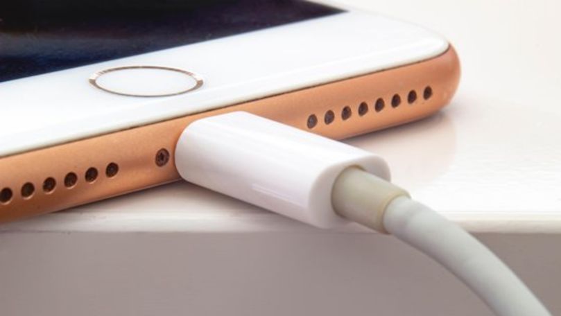 Noua tehnologie care îţi încarcă smartphone-ul în 15 minute