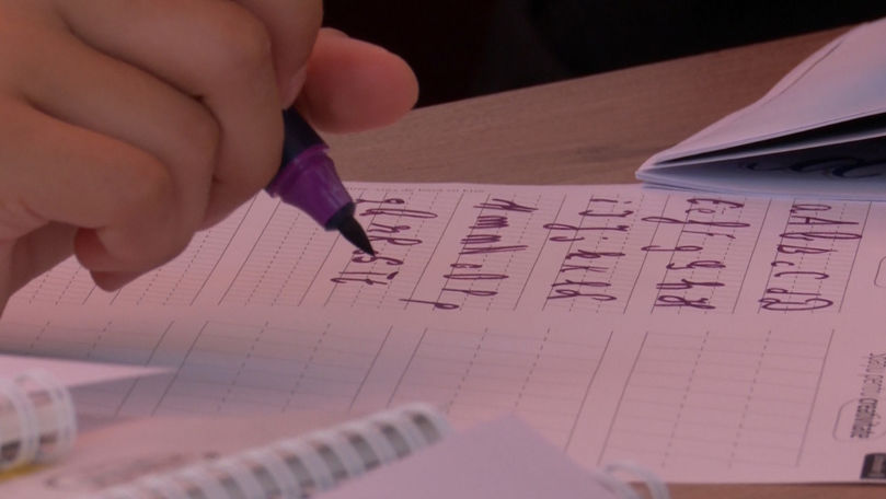Redescoperind arta scrisului de mână: Workshop de caligrafie la Iași