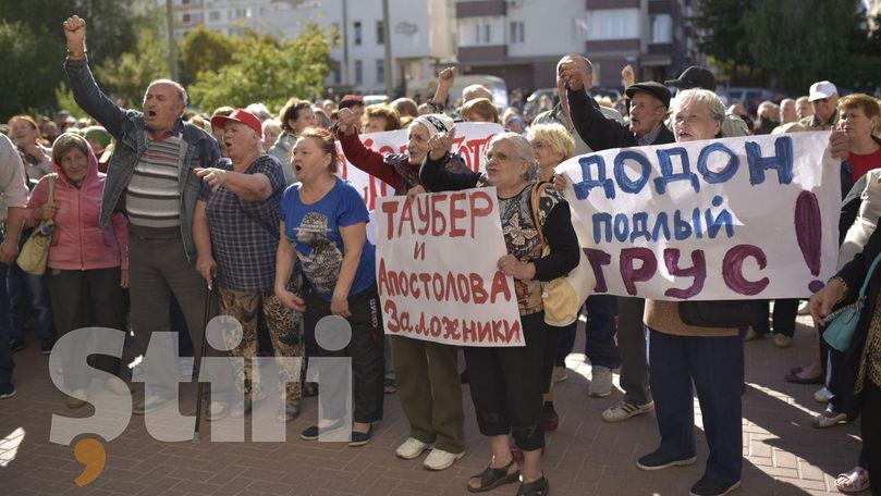 Protest la Judecătorie împotriva reținerii deputatei Marina Tauber