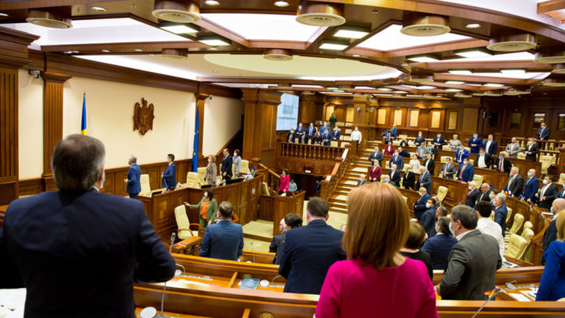 Gafă în Parlament: Din 99 de deputați prezenți, au votat 101