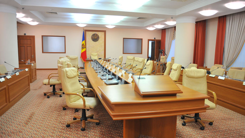 Miniștrii s-au întrunit în ședință. 23 de subiecte pe agendă