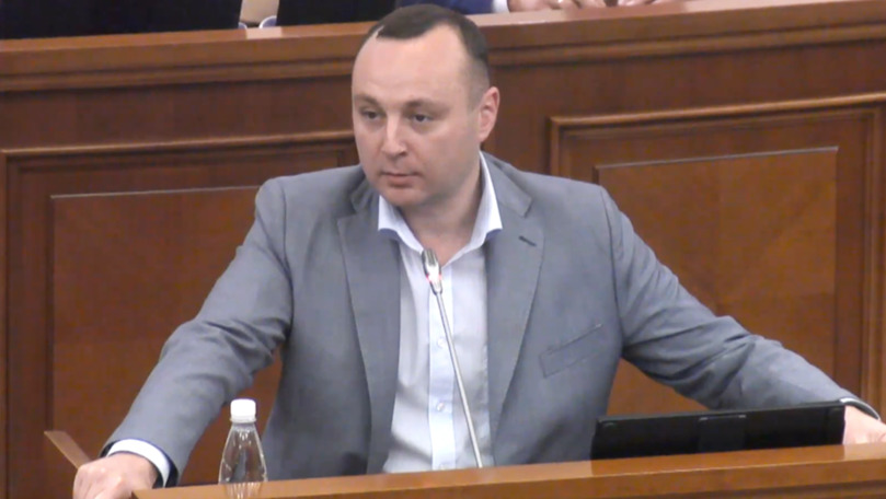 Вопрос полномочий правительства для закупки вакцин вызвал споры.