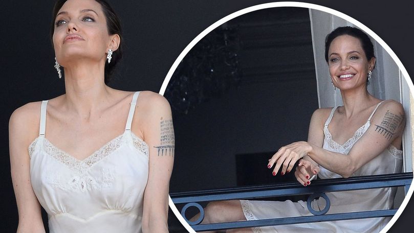 Angelina Jolie, surprinsă la balconul hotelului în lenjerie sexy