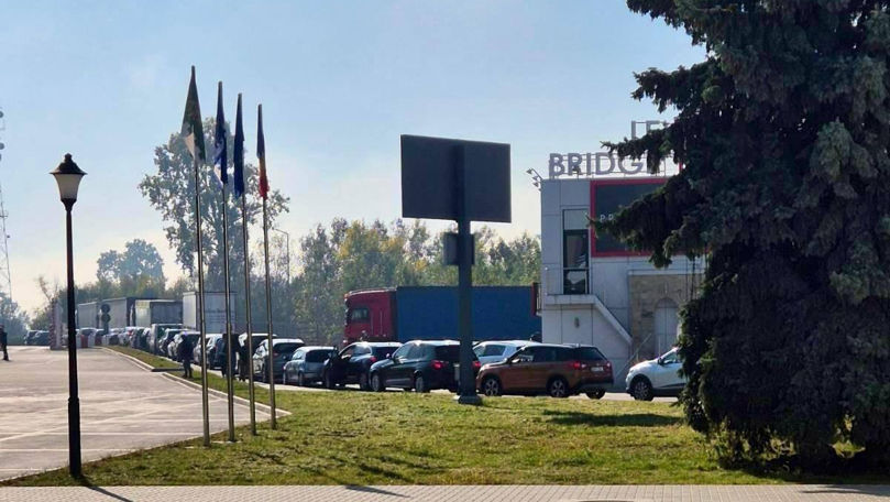 Atenție, călători: Trafic intens la vama Sculeni, la ieșirea din Moldova