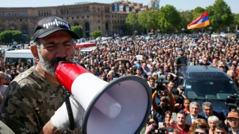 Armenia: Mii de manifestanţi au paralizat capitala Erevan