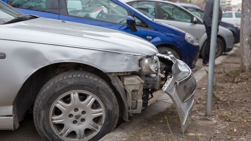 Angajatul unui service auto din Chișinău a accidentat mașina unui client