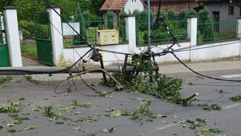 Nu atingeți cablurile rupte. Reguli de securitate în caz de furtună
