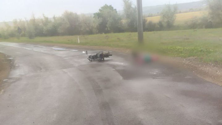 Căușeni: Un motociclist a murit după ce a derapat de pe carosabil