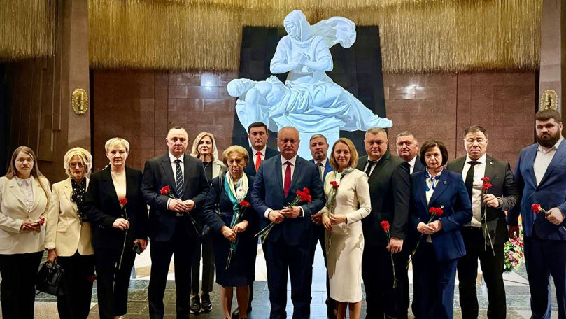 O delegație a PSRM a depus flori la Muzeul Victoriei din Moscova