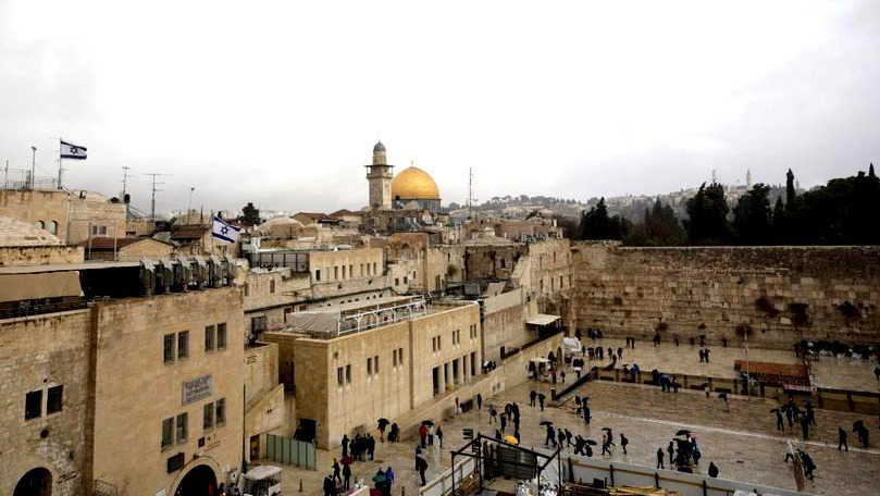 Doi israelieni au fost răniţi într-un atac cu cuţitul la Ierusalim
