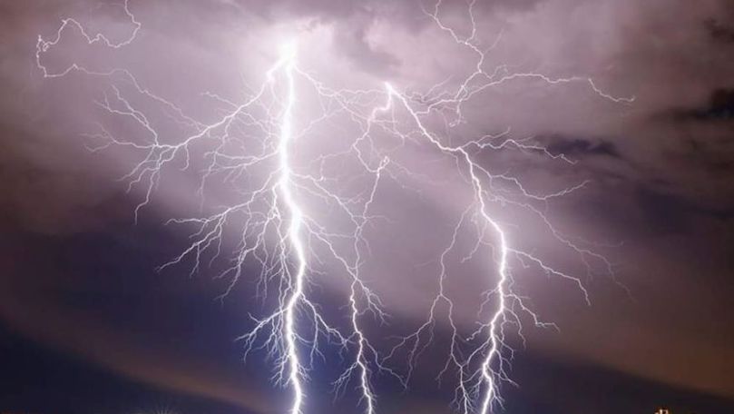 Alertă meteo: Cod Galben de ploi cu descărcări electrice în R. Moldova