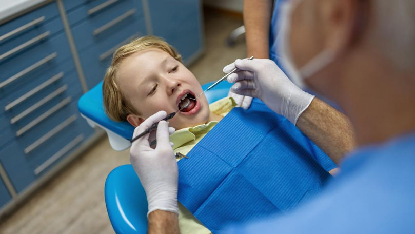 Un dentist din Iași a scăpat o freză în gâtul unui copil de cinci ani