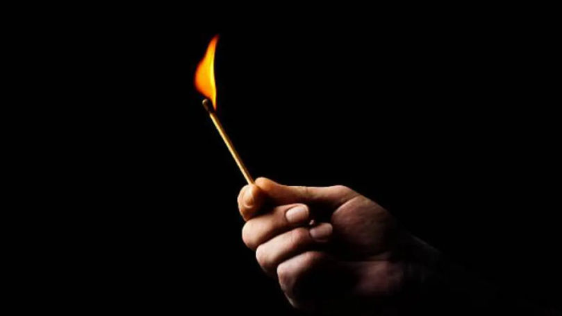 Căușeni: O tânără, stropită cu benzină și incendiată de către soțul său