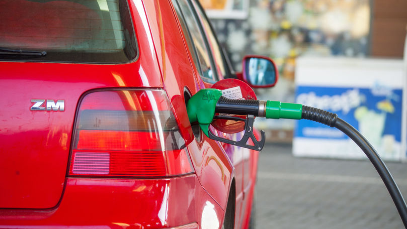 Benzina s-a scumpit a doua zi consecutiv: Prețuri afișate duminică