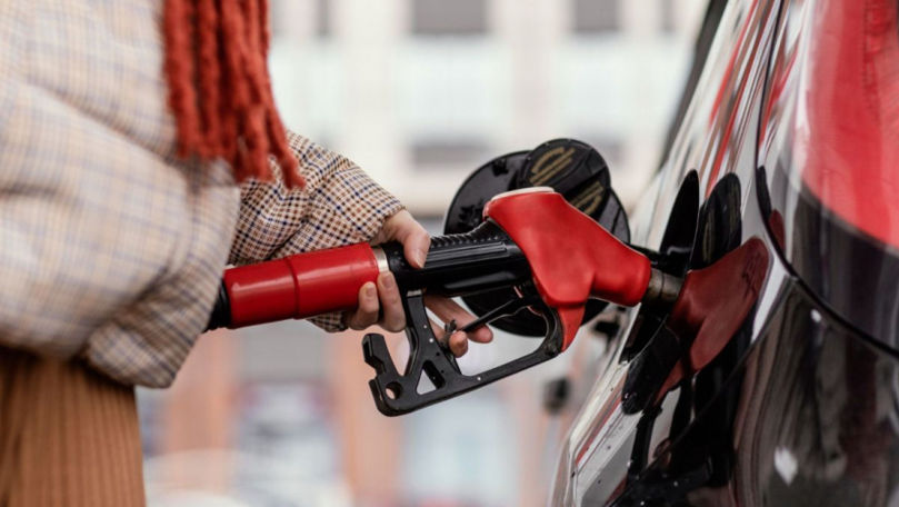 Motorina și benzina, tot mai ieftine: Noile prețuri, afișate de ANRE