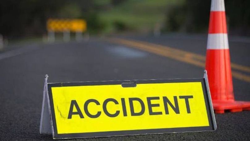 Accident lângă Sângerei: Un camion cu pietriș s-a răsturnat