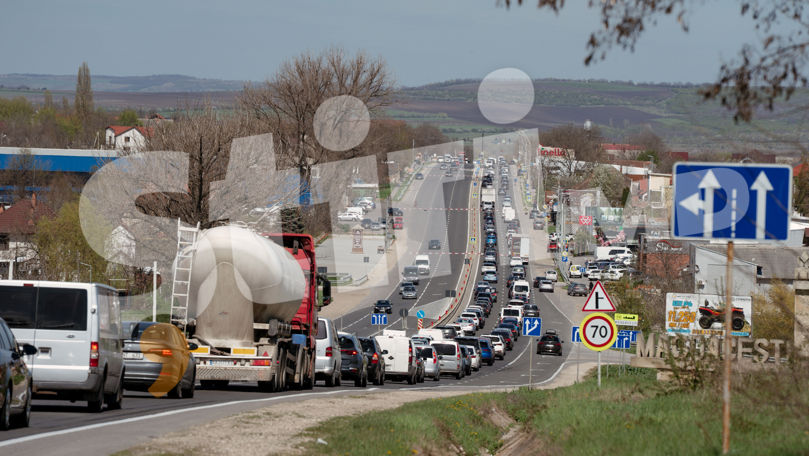 De Paște, moldovenii pleacă la țară: Ambuteiaje spre satul Măgdăcești