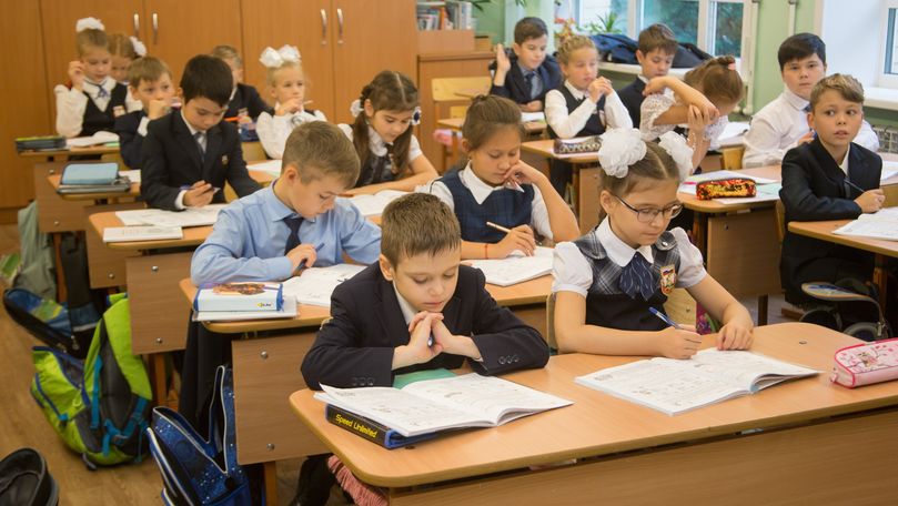 Учитель столичной школы ругал и оскорблял первоклашек.
