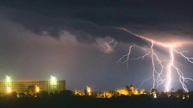 Meteo 27 septembrie: Ploi cu descărcări electrice și maxime de +25°C