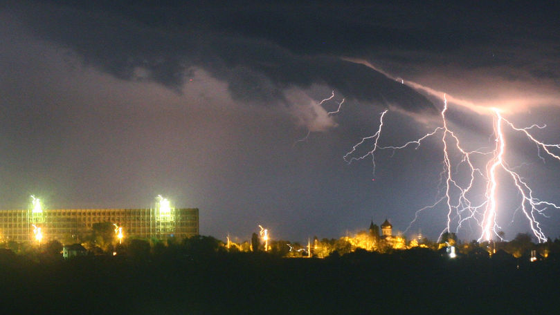 Alertă meteo: Cod Galben de ploi cu fulgere și vânt puternic în Moldova