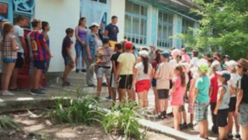 Intoxicație într-o tabără din Tarclia: 25 de copii au ajuns la spital