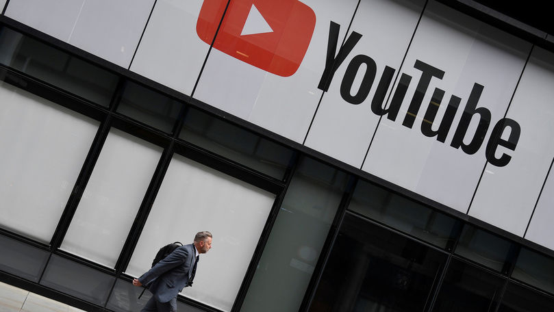 Экс-модератор YouTube подала в суд на компанию, превратившую её жизнь в кошмар.