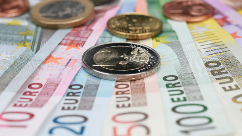 Курс евро по отношению к молдавскому лею снижается.