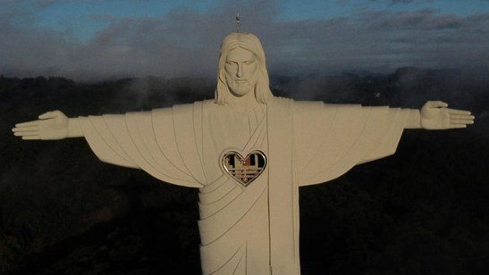 Oraşul în care a fost construită o nouă statuie impunătoare cu Iisus