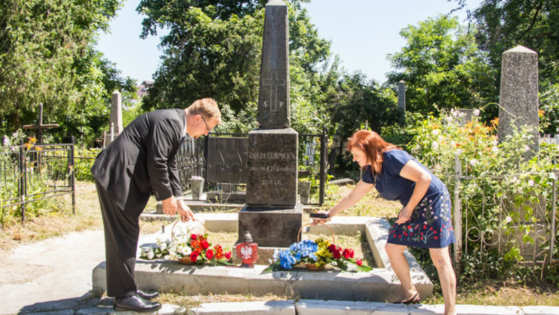 Polonia va restaura pietrele funerare dintr-un cimitir din Chișinău