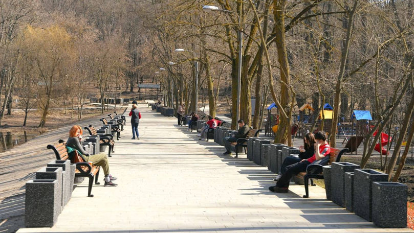 Un parc din sectorul Ciocana este în proces de transformare