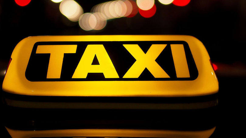 Greșeala unui taximetrist care a rămas prizonier în propria maşină