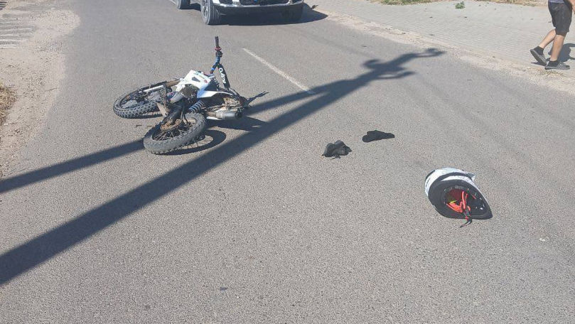 Accident la Tomai: O motocicletă s-a izbit în mașina condusă de primar