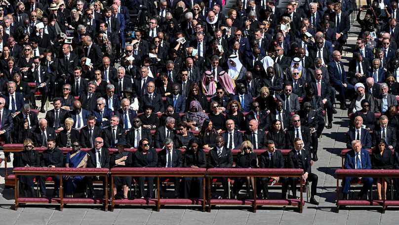 Zelenski și Trump au încălcat protocolul la funeraliile Papei