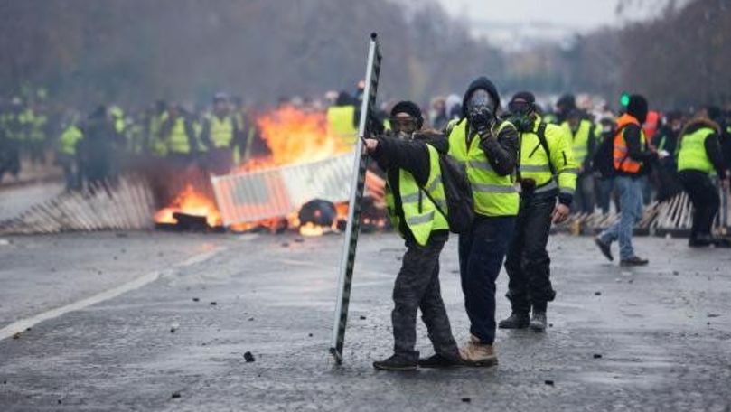 Militarii francezi, după violențele de pe bulevardul din Paris