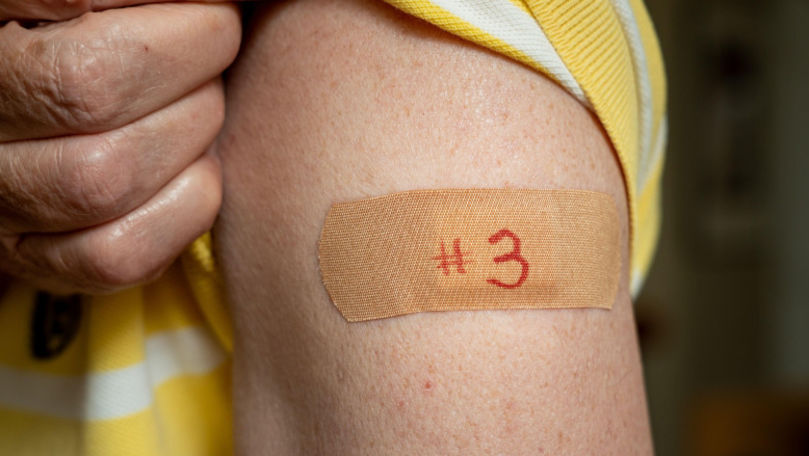 Studii: Cât de eficientă e a treia doză de vaccin cu Pfizer sau Moderna