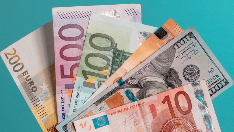 Curs valutar 17 iulie 2025: Cât valorează un euro și un dolar