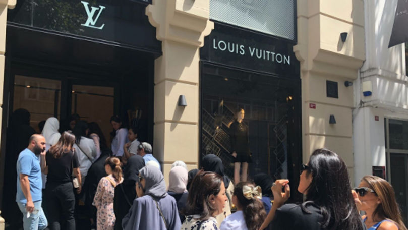 Turiştii profită de prăbuşirea lirei turceşti pentru a face cumpărături