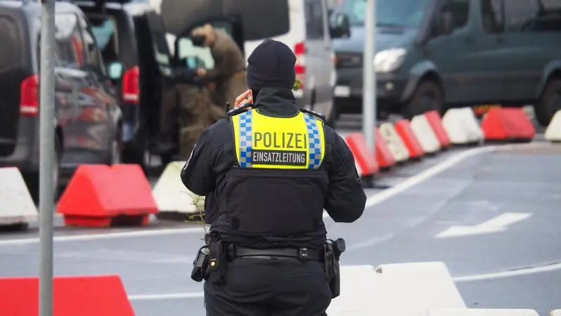 O maşină a intrat într-un grup de oameni în oraşul german Passau