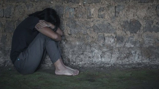 A violat o minoră într-un WC public: Individul, condamnat la închisoare