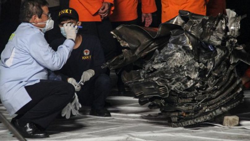 Avion prăbușit în Indonezia: Cutiile negre ale aeronavei, localizate
