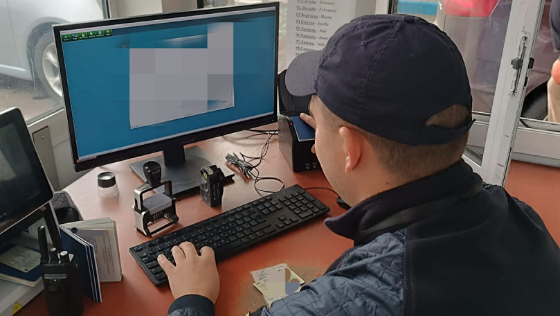 Un șofer cu permisul falsificat, identificat la trecerea frontierei
