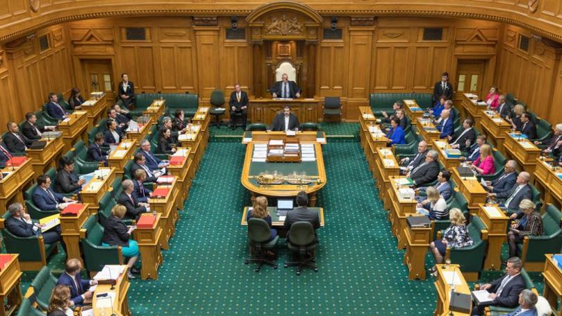 Parlamentul din Noua Zeelandă a interzis armele semiautomate
