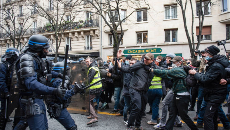 Violenţe la Paris între protestatari şi poliţie: Zeci de arestări
