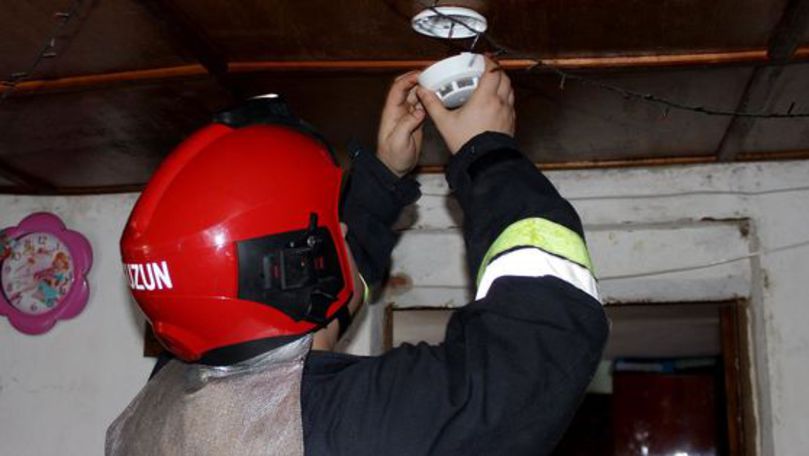 Aproximativ 1.300 detectoare de fum, instalate în gospodăriile din țară