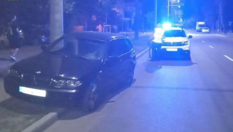 Un tânăr a furat un BMW parcat la Botanica, după care l-a accidentat