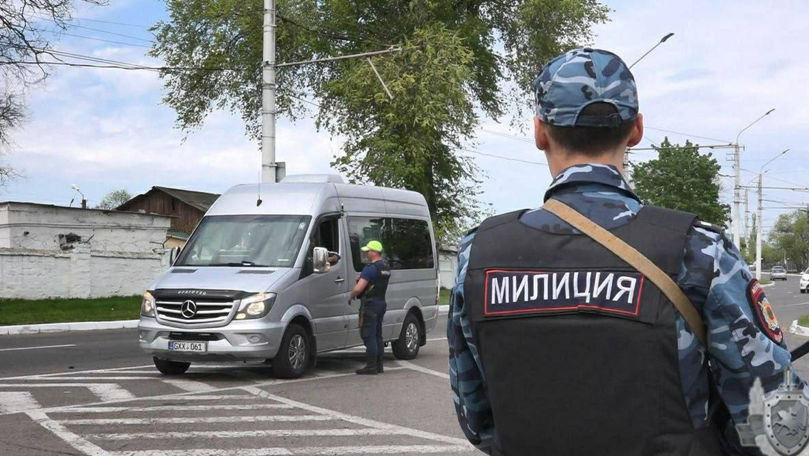 Imagini de la punctele de control din Transnistria: Reguli pentru șoferi