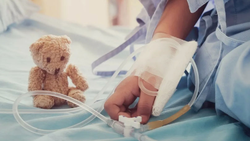 Состояние двухлетнего ребенка, упавшего в шахту лифта в Унгенах, улучшилось.